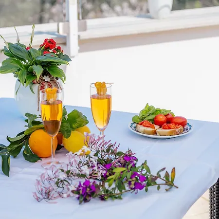 Relais S Francesco بيت ضيافة